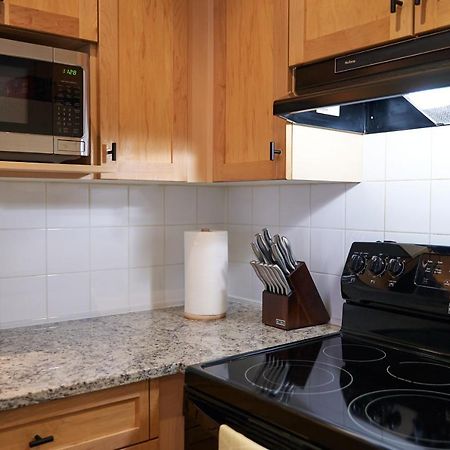 Ferienwohnung Mtn View Escape With King Size Bed With Outdoor Pool - Banff Pass Included! Canmore Exterior foto