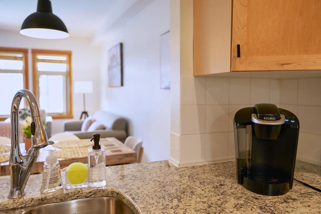 Ferienwohnung Mtn View Escape With King Size Bed With Outdoor Pool - Banff Pass Included! Canmore Exterior foto