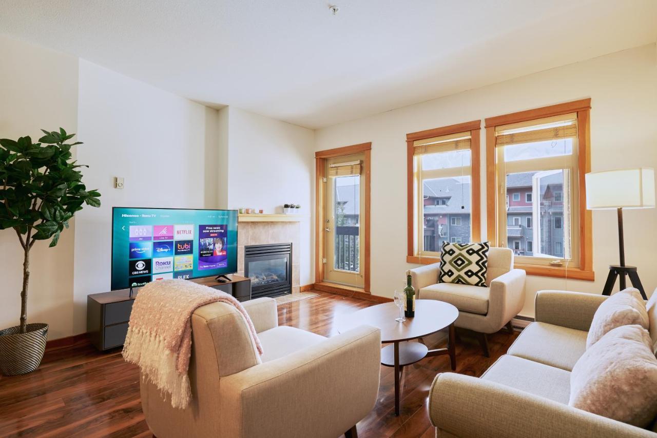 Ferienwohnung Mtn View Escape With King Size Bed With Outdoor Pool - Banff Pass Included! Canmore Exterior foto