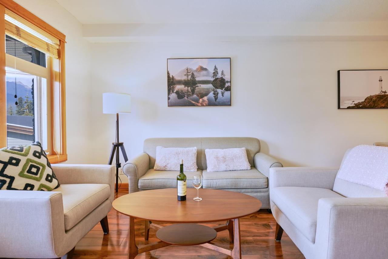 Ferienwohnung Mtn View Escape With King Size Bed With Outdoor Pool - Banff Pass Included! Canmore Exterior foto