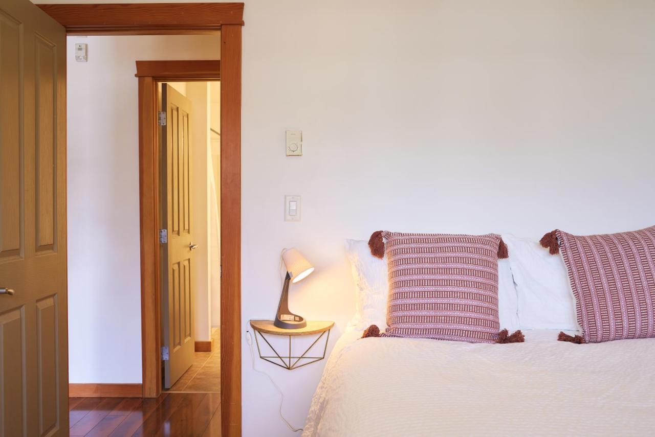 Ferienwohnung Mtn View Escape With King Size Bed With Outdoor Pool - Banff Pass Included! Canmore Exterior foto