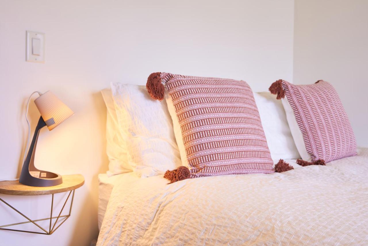 Ferienwohnung Mtn View Escape With King Size Bed With Outdoor Pool - Banff Pass Included! Canmore Exterior foto