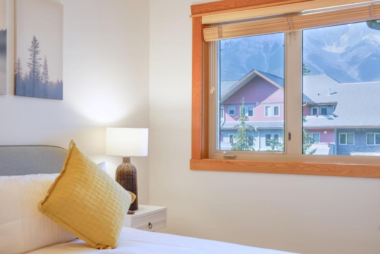 Ferienwohnung Mtn View Escape With King Size Bed With Outdoor Pool - Banff Pass Included! Canmore Exterior foto