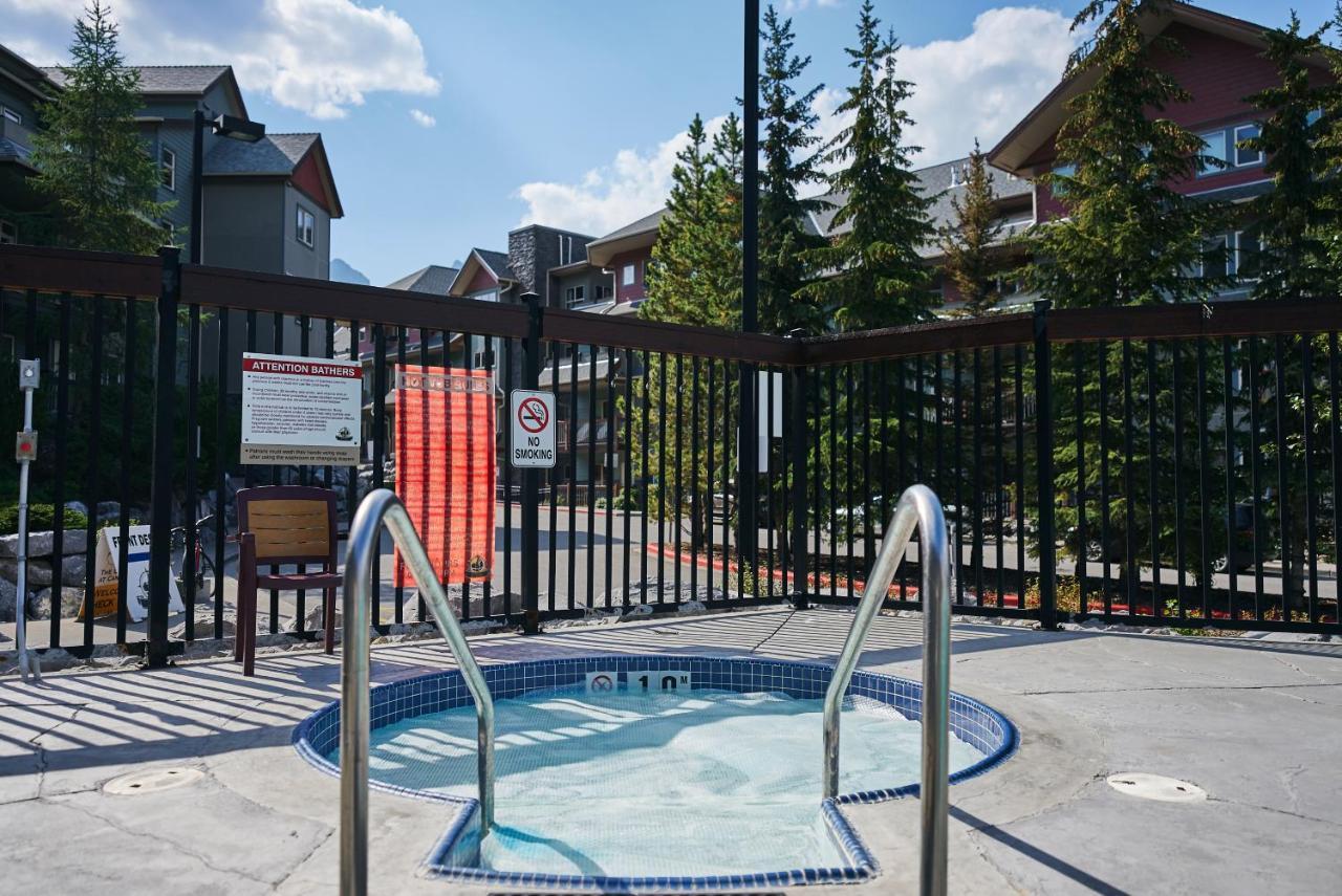 Ferienwohnung Mtn View Escape With King Size Bed With Outdoor Pool - Banff Pass Included! Canmore Exterior foto