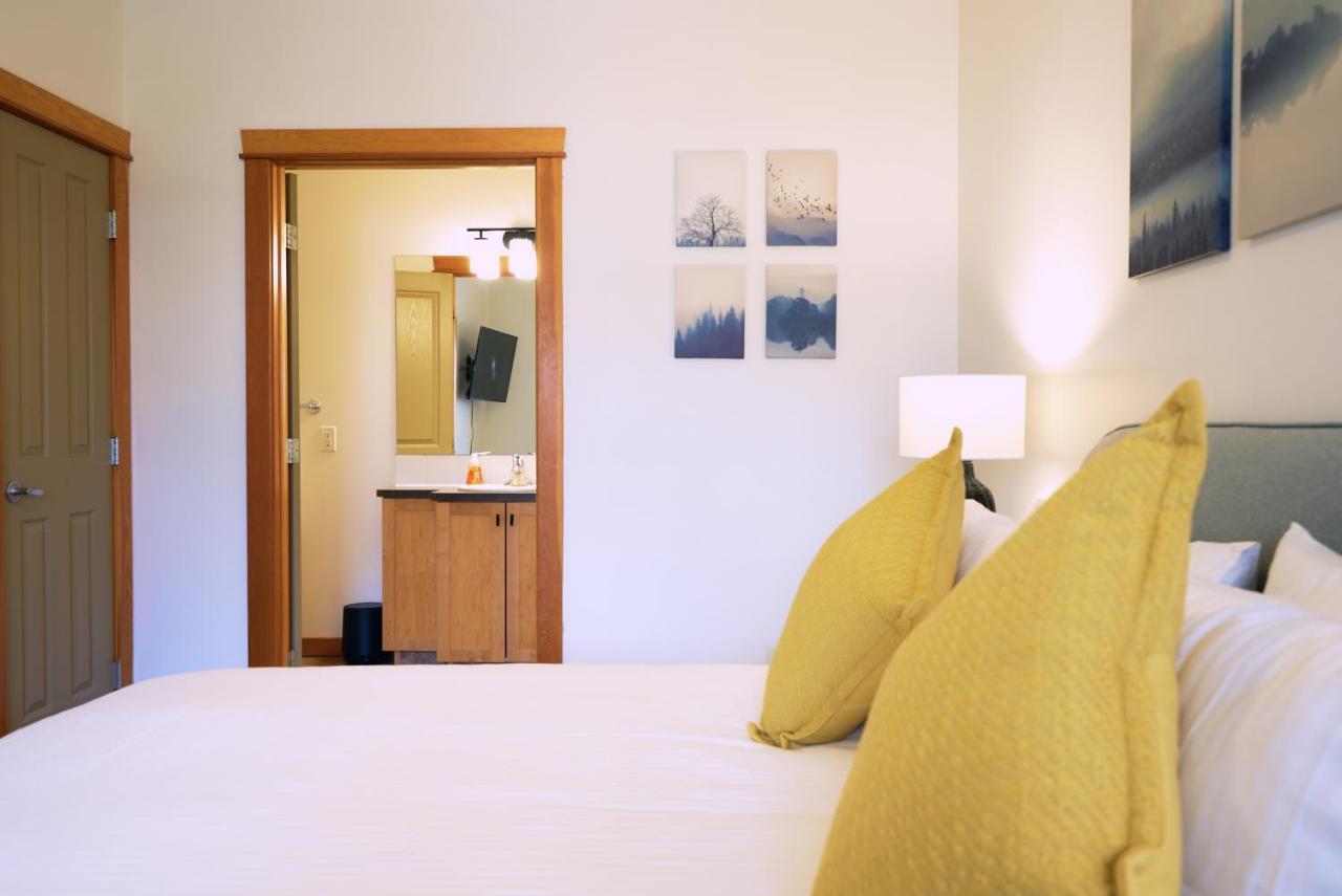 Ferienwohnung Mtn View Escape With King Size Bed With Outdoor Pool - Banff Pass Included! Canmore Exterior foto